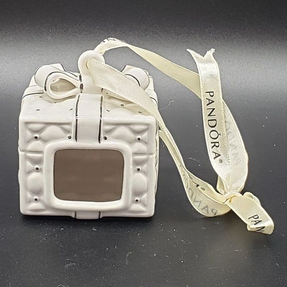Pandora 2016 Porcelain White Silver Quilted Christmas Present Ornament - Picture 9 of 15